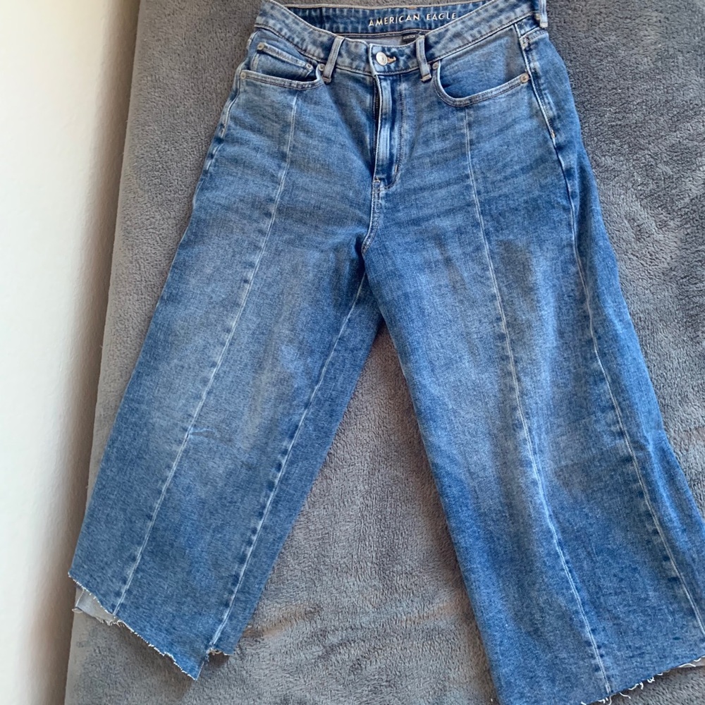 Wide leg, cropped Jean